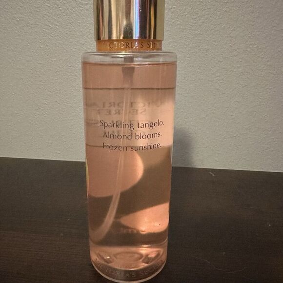 VICTORIA'S SECRET CITRUS CHILL - FRAGRANCE MIST - 8.4 OZ - Picture 3 of 5